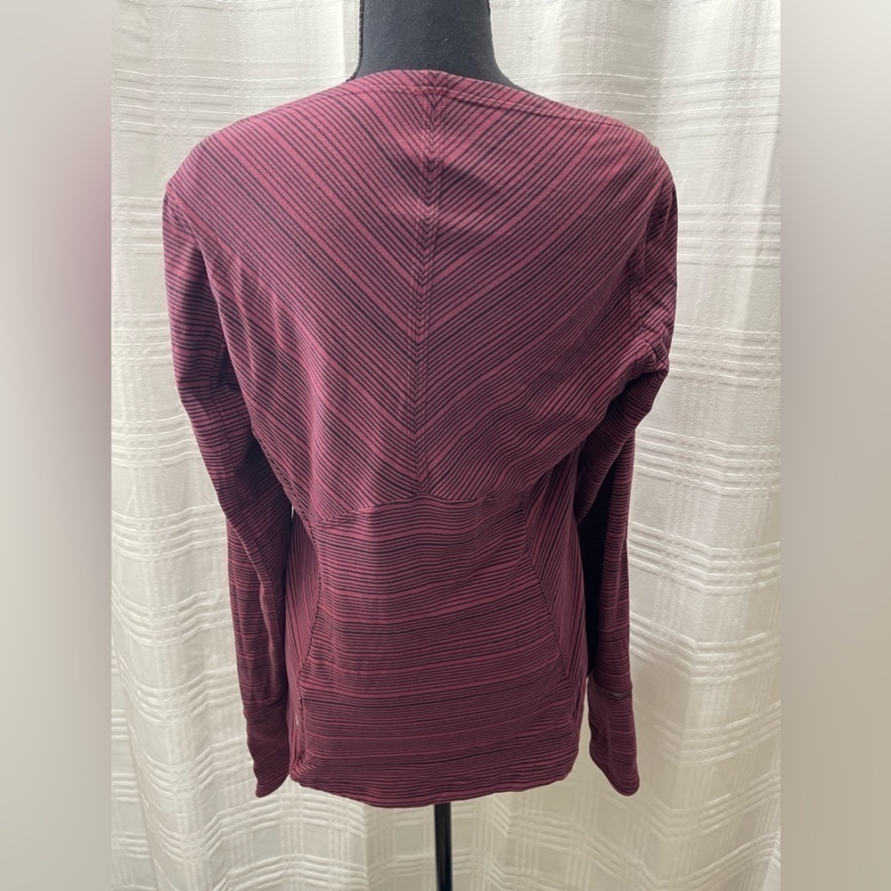 Lululemon long sleeve shirt - Picture 2 of 8